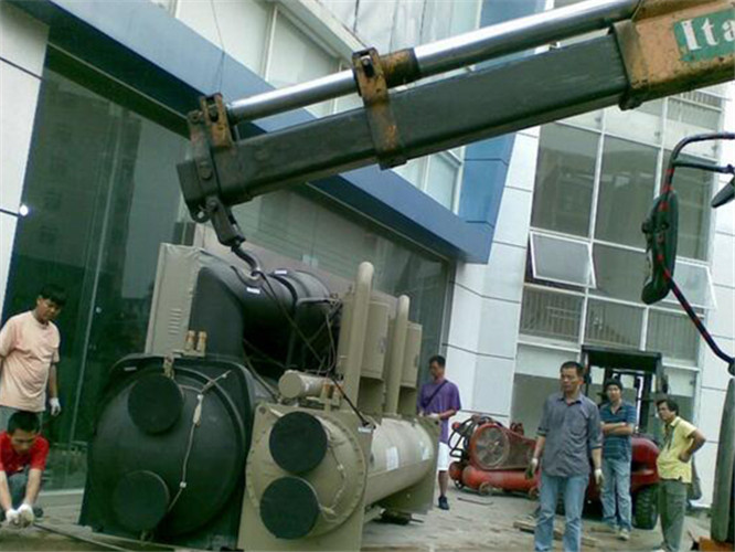 安阳县随车吊和汽车吊的核心区别是什么？哪种更省钱？