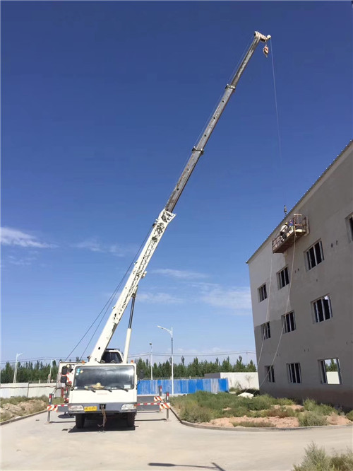 安阳县“轻装强干”—— 吊车的 “轻量化臂架” 技术