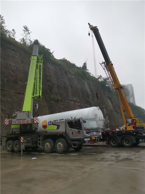 安阳县“不怕风雨冻”—— 吊车的 “恶劣环境适应” 技术